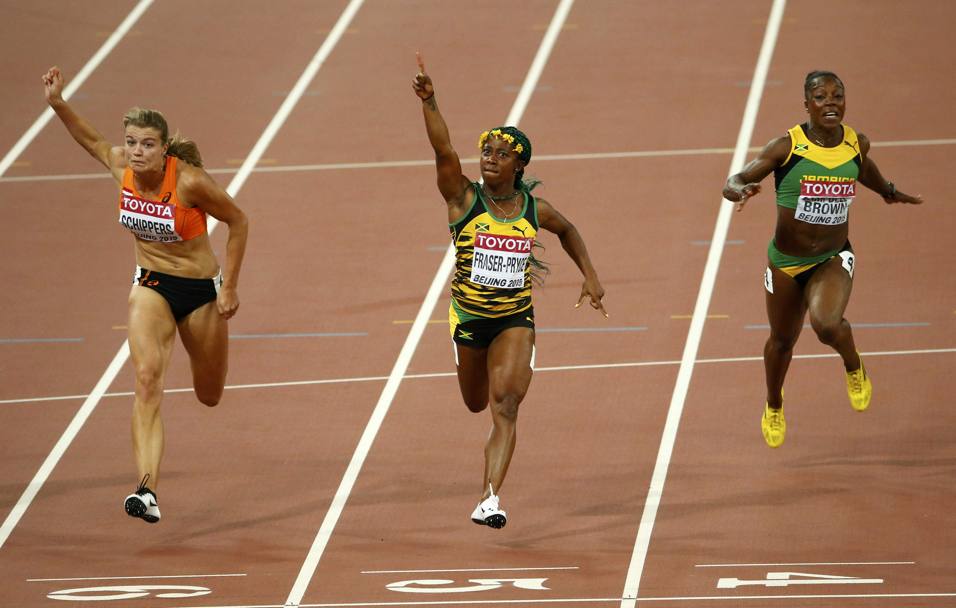 Ecco la ragione della doppia esultanza. Al terzo posto la giamaicana Veronica Campbell-Brown. (Reuters)